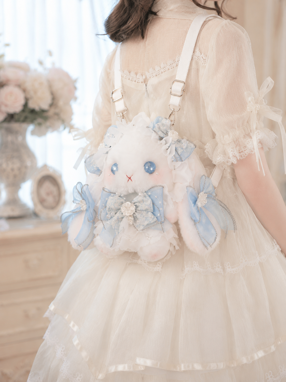 Ivory Blue Bow Plush Lolita Shoulder Bag | Model Styling View | Aurora Lolita Ivory Blue Bow Plush Lolita Shoulder Bag - model styling view for sweet ivory blue Lolita outfit